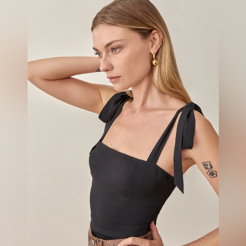 Reformation Ellora Top in Black. Size 6. Like new. Only worn once.